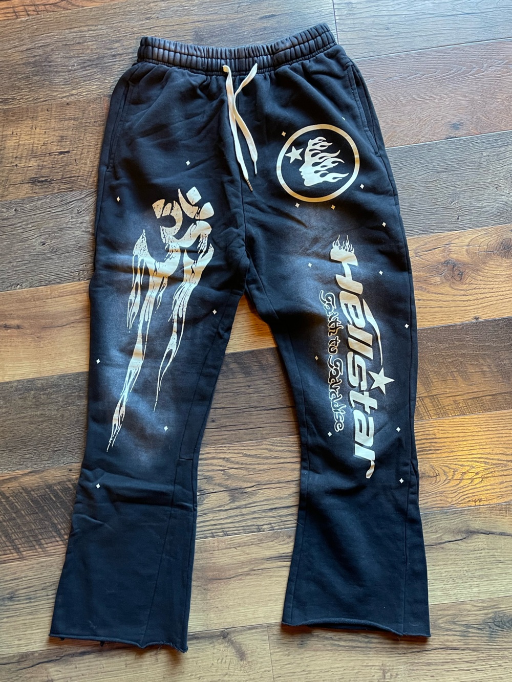 NWT Hellstar Black Graphic Flame Logo Sweatpants size Medium